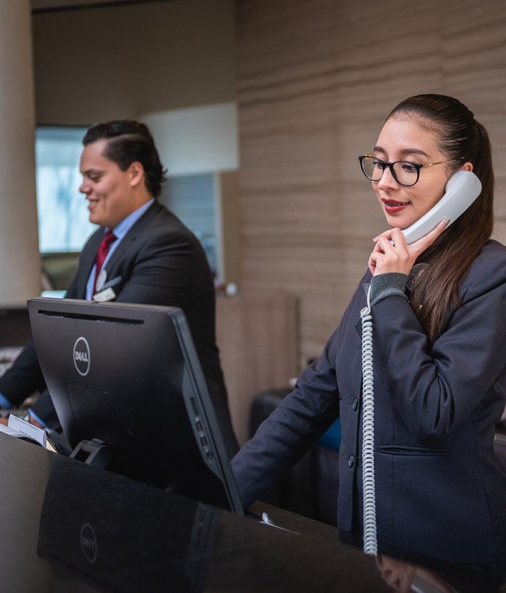 receptionists, phone call, hotel-5975962.jpg
